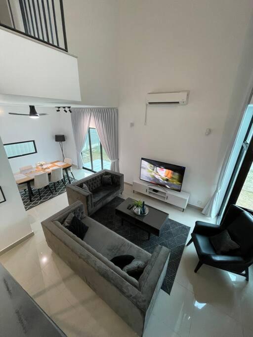 Five Bedrooms Residential Home With Free Wifi Sepang Esterno foto